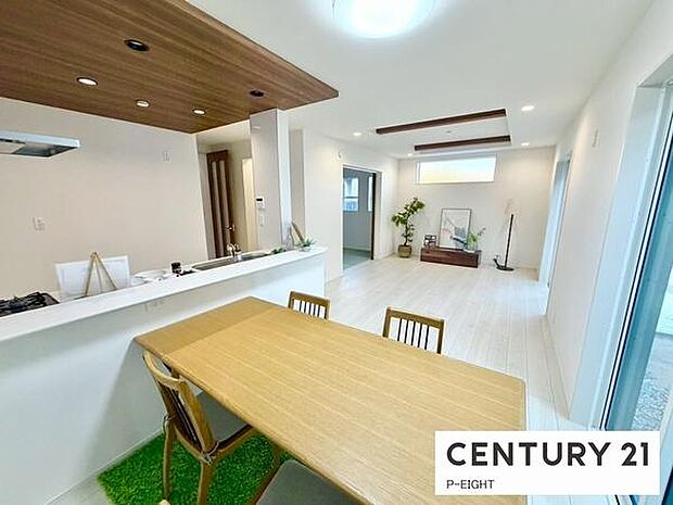 家族の笑い声が聞こえてきそうな、暖かい空間になっています。