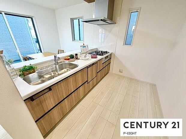 料理をしながらリビングを見渡せるつくりで、料理中も家族との会話がはずみます。