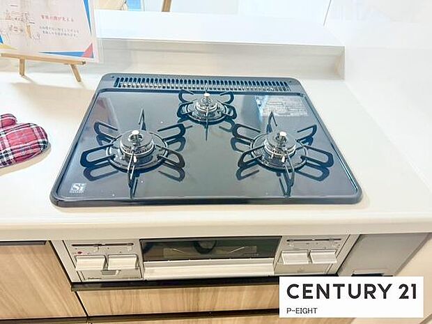 三口コンロで料理もはかどりますね!グリルもあります!