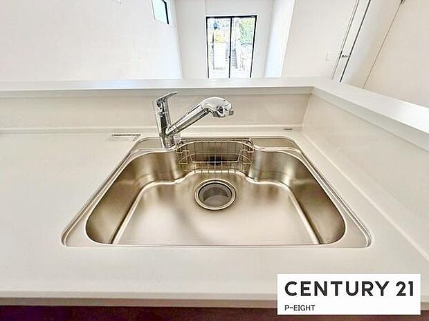 浄水器内蔵型のため、キッチン回りもスリムな印象です!