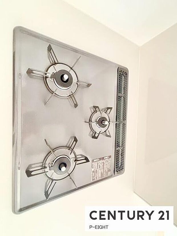 三口コンロで料理もはかどりますね！グリルもあります！