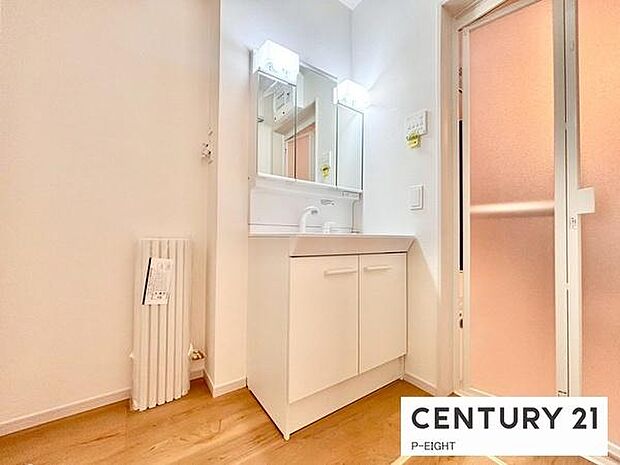 明るい洗面台で身支度ができます！