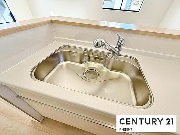 浄水器内蔵型のため、キッチン回りもスリムな印象です！