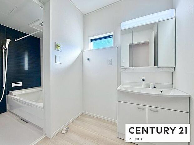 明るい洗面台で身支度ができます！