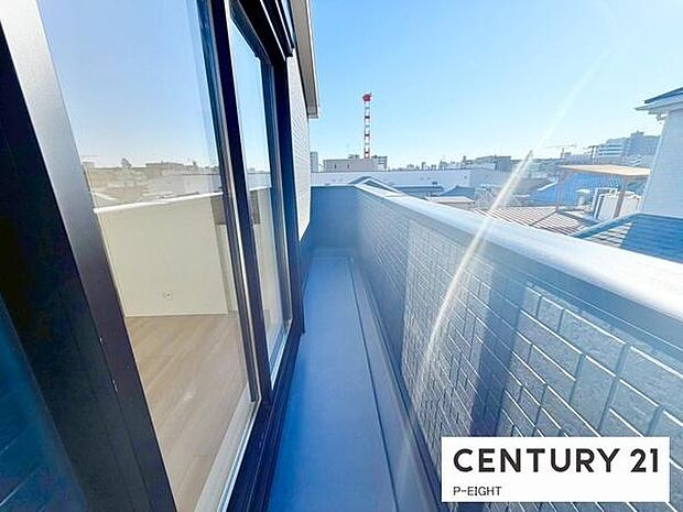 洗濯物は日当たりの良いバルコニーへ！