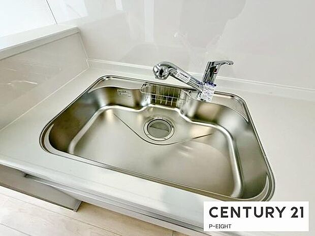 浄水器内蔵型のため、キッチン回りもスリムな印象です！