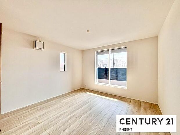 バルコニーに面している明るい洋室です!