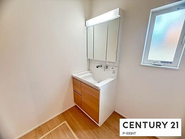 明るい洗面台で、毎日の身支度を！