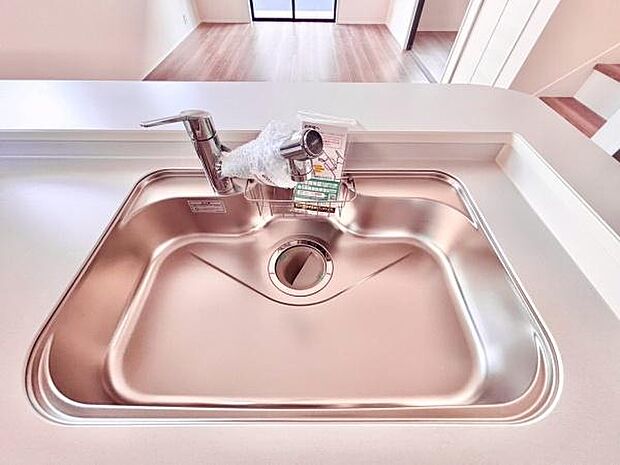 浄水器内蔵型のため、キッチン回りもスリムな印象です!