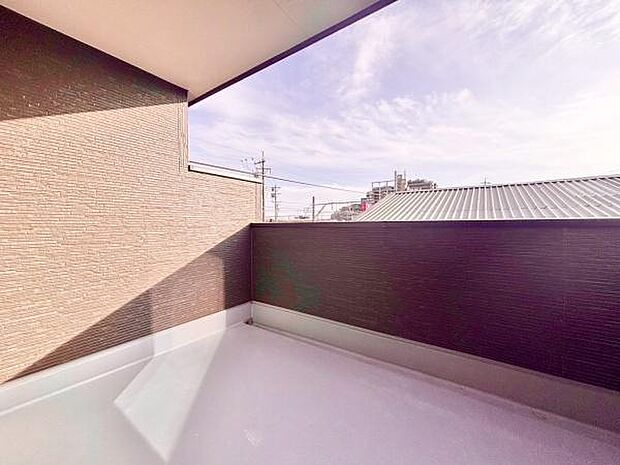 洗濯物は日当たりの良いバルコニーへ!