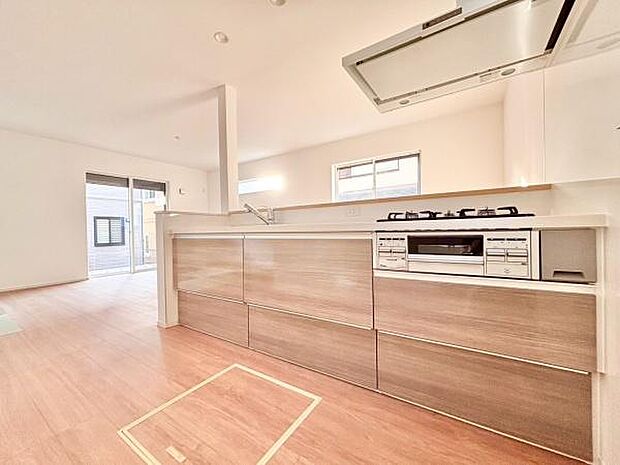 料理をしながらリビングを見渡せるつくりで、料理中も家族との会話がはずみます。