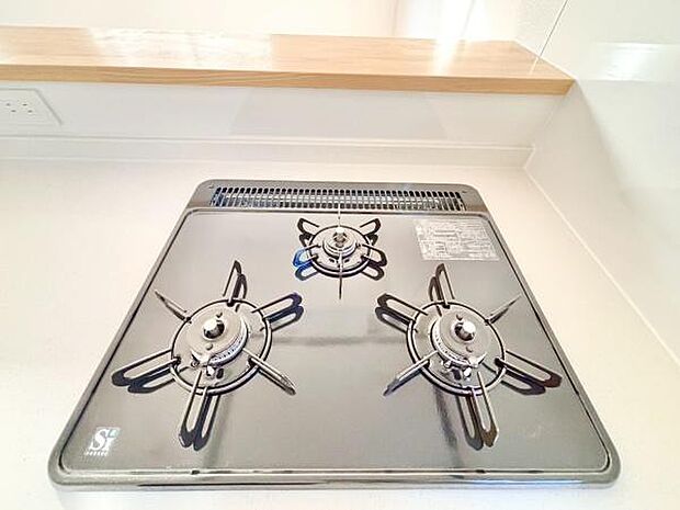 三口コンロで料理もはかどりますね!グリルもあります!