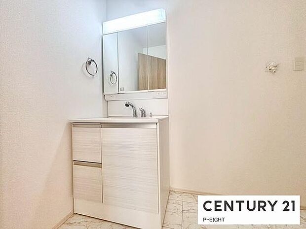 明るい洗面台で身支度ができます！