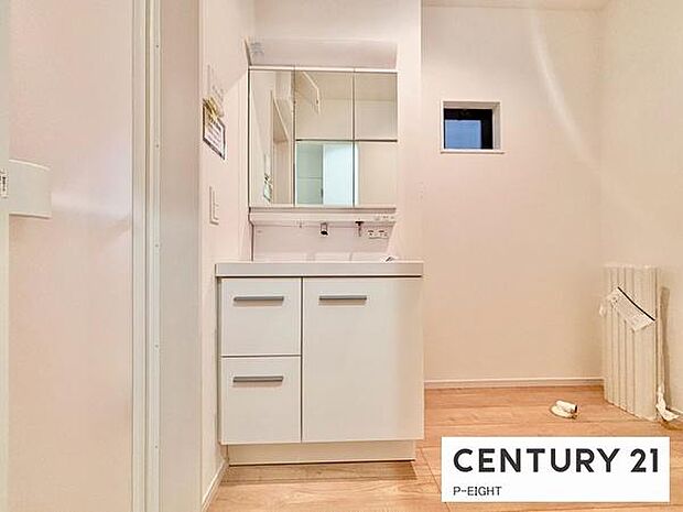 明るい洗面台で身支度ができます！