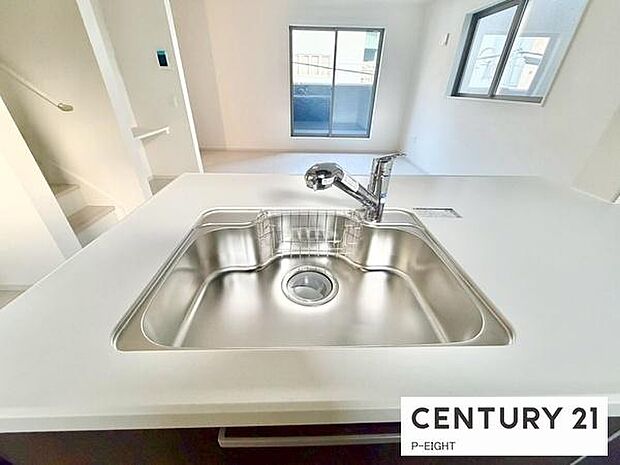 浄水器内蔵型のため、キッチン回りもスリムな印象です!