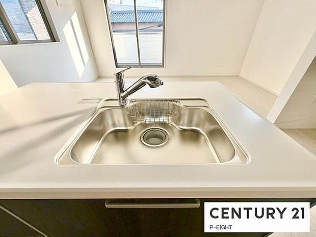 浄水器内蔵型のため、キッチン回りもスリムな印象です！