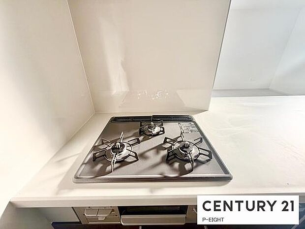 三口コンロで料理もはかどりますね！グリルもあります！