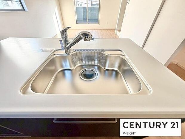 浄水器内蔵型のため、キッチン回りもスリムな印象です！