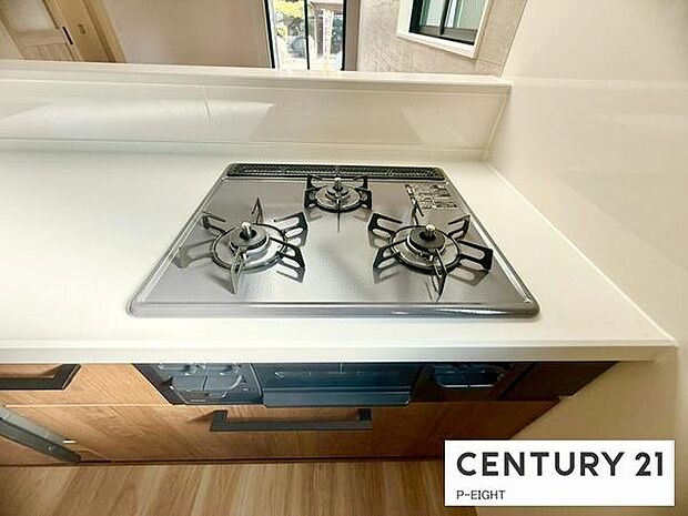 三口コンロで料理もはかどりますね！グリルもあります！