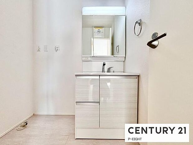 明るい洗面台で身支度ができます!