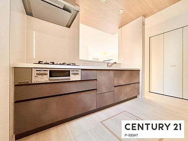 料理をしながらリビングを見渡せるつくりで、料理中も家族との会話がはずみます。