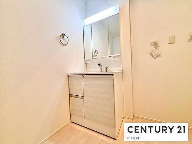 明るい洗面台で身支度ができます!