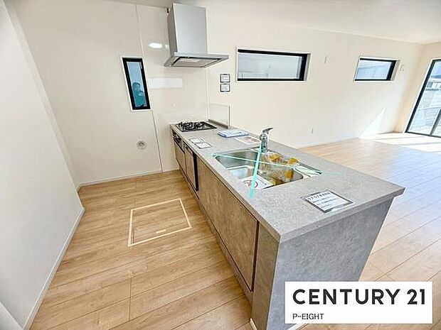 料理をしながらリビングを見渡せるつくりで、料理中も家族との会話がはずみます。