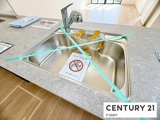 浄水器内蔵型のため、キッチン回りもスリムな印象です!