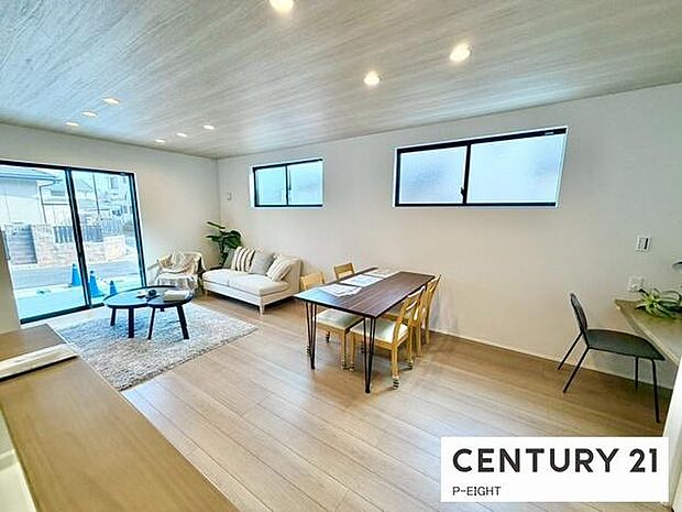 家族の笑い声が聞こえてきそうな、暖かい空間になっています。