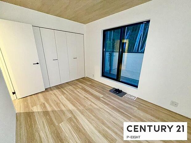 バルコニーに面している明るい洋室です!