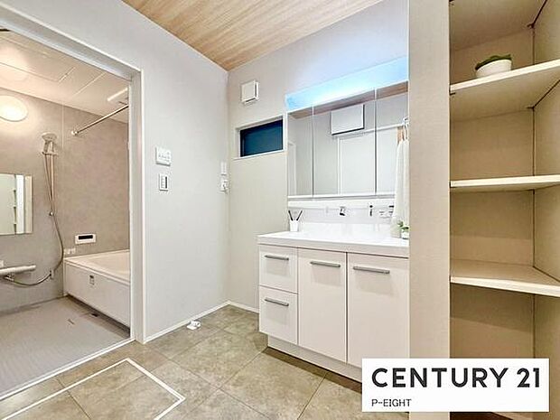 明るい洗面台で身支度ができます！