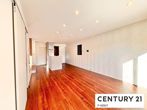 家族の笑い声が聞こえてきそうな、暖かい空間になっています。