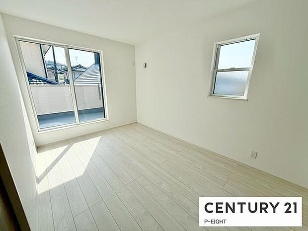 バルコニーに面している明るい洋室です!