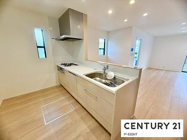 料理をしながらリビングを見渡せるつくりで、料理中も家族との会話がはずみます。