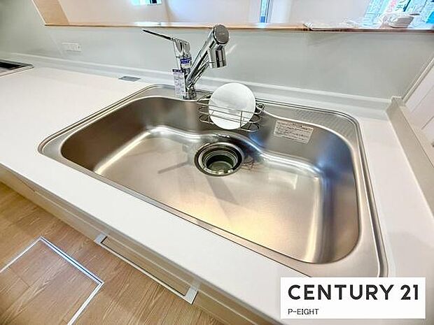 浄水器内蔵型のため、キッチン回りもスリムな印象です！