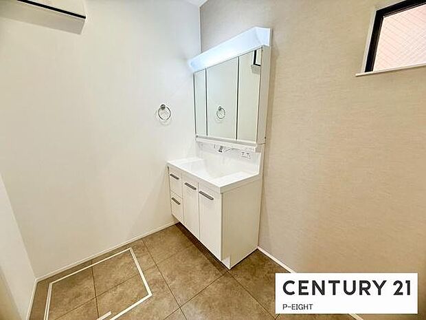 明るい洗面台で身支度ができます！