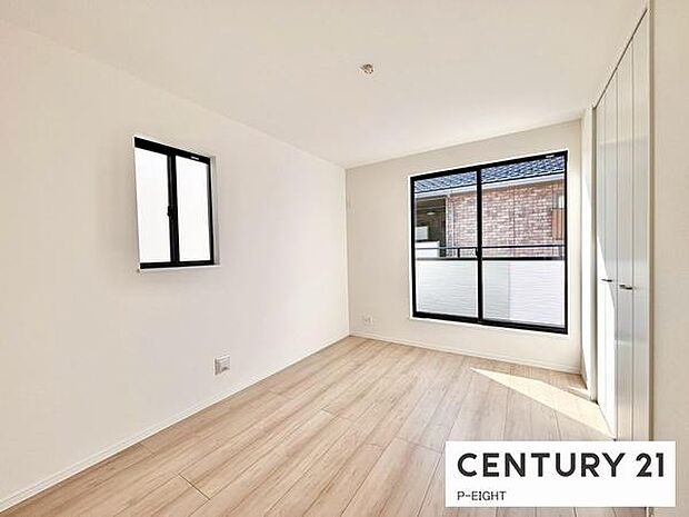 バルコニーに面している明るい洋室です!