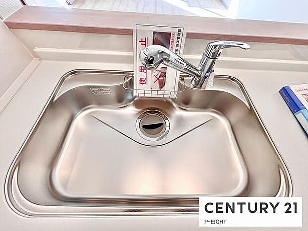 浄水器内蔵型のため、キッチン回りもスリムな印象です！