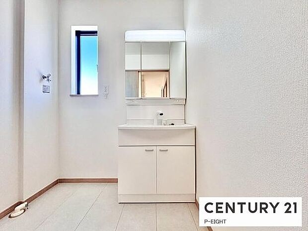 明るい洗面台で身支度ができます！