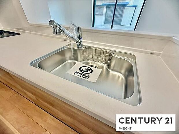 浄水器内蔵型のため、キッチン回りもスリムな印象です!