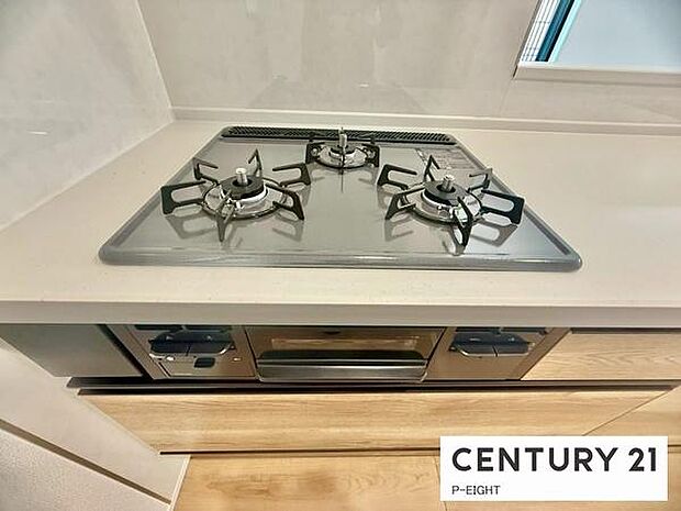 三口コンロで料理もはかどりますね!グリルもあります!