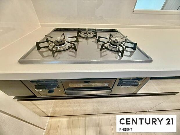 三口コンロで料理もはかどりますね!グリルもあります!