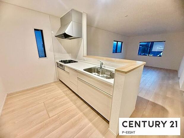 料理をしながらリビングを見渡せるつくりで、料理中も家族との会話がはずみます。