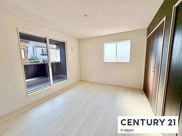 バルコニーに面している明るい洋室です!