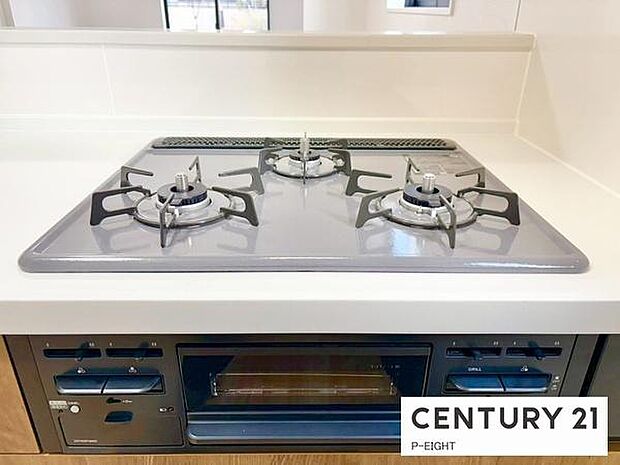 三口コンロで料理もはかどりますね!グリルもあります!