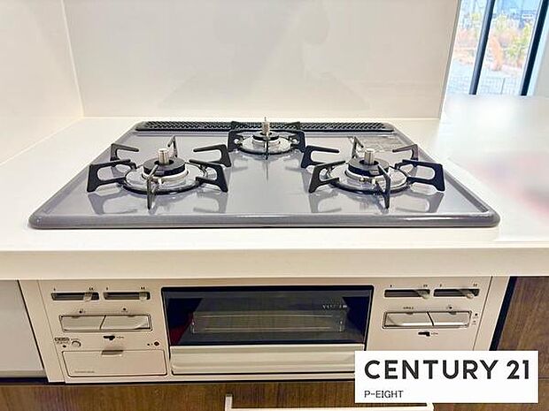 三口コンロで料理もはかどりますね!グリルもあります!