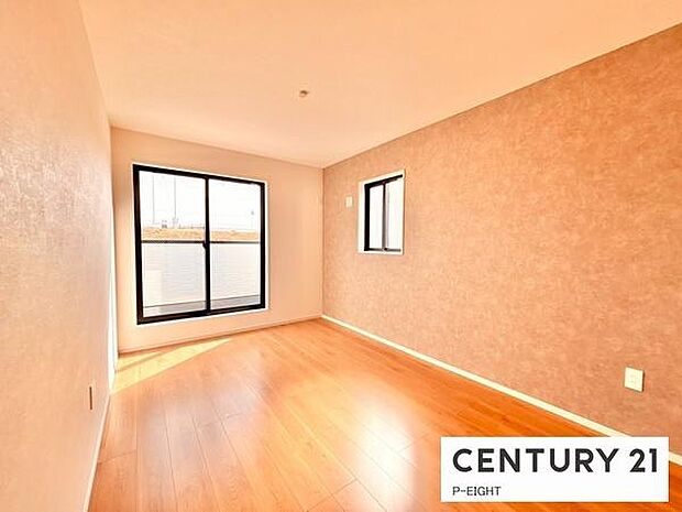 バルコニーに面している明るい洋室です!