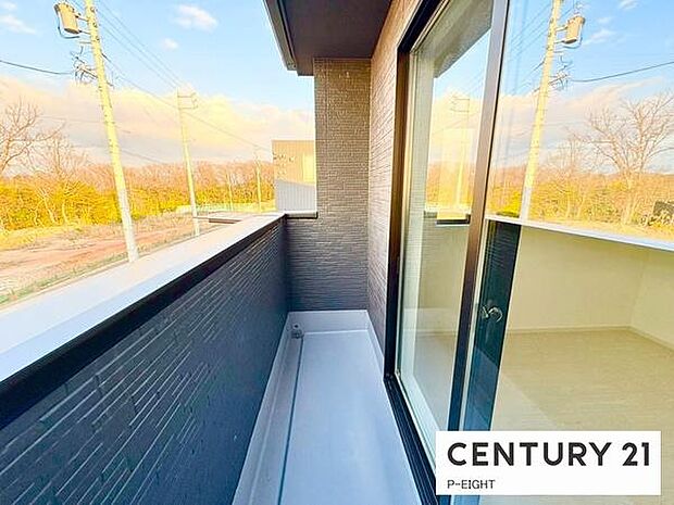 洗濯物は日当たりの良いバルコニーへ!