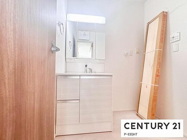 明るい洗面台で身支度ができます！