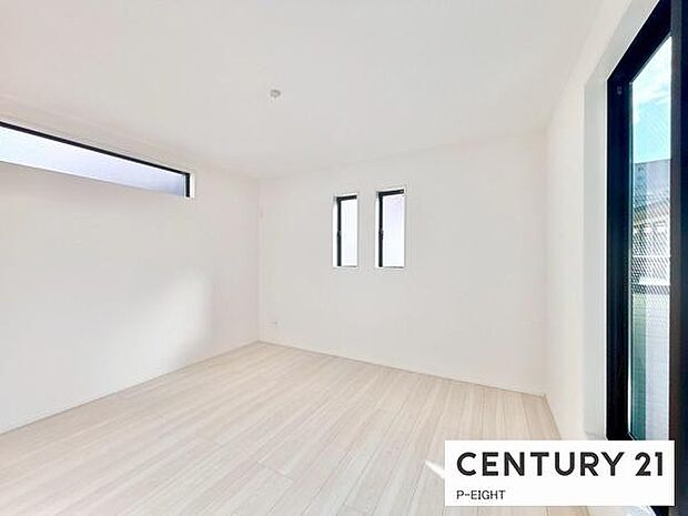 バルコニーに面している明るい洋室です！